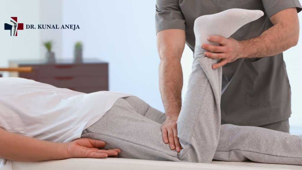 Checklist showing training, surgical experience, communication and patient reviews for choosing an orthopaedic doctor